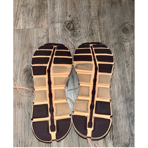 On clouds - Picture 3 of 5